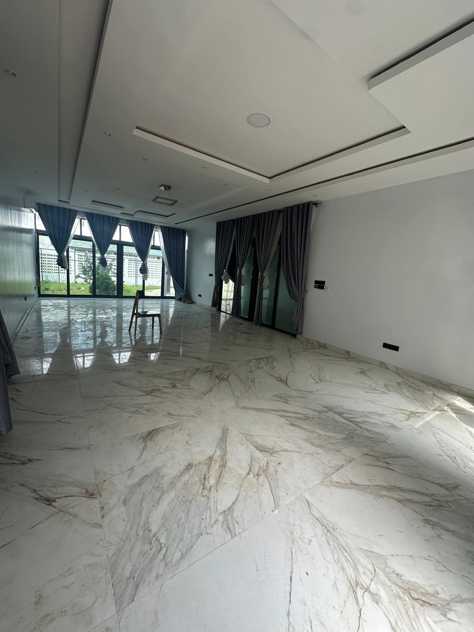 VILLA DUPLEX DE 6 CHAMBRES ET SALON SANITAIRES AVEC PISCINE À LOUER, CEN-SAD - LE BERLIET-AKPAKPA