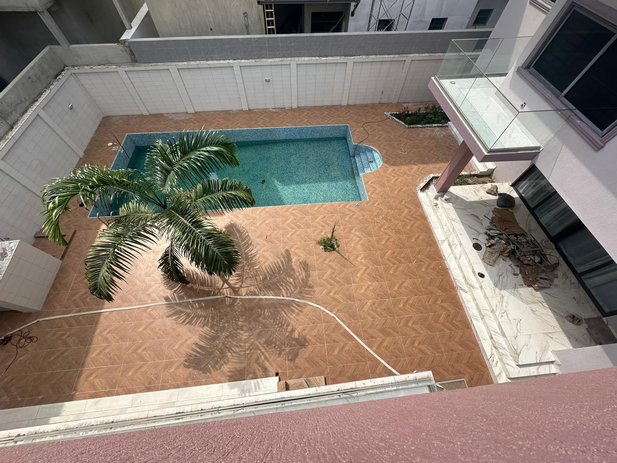 VILLA DUPLEX DE 6 CHAMBRES ET SALON SANITAIRES AVEC PISCINE À LOUER, CEN-SAD - LE BERLIET-AKPAKPA - Image 11