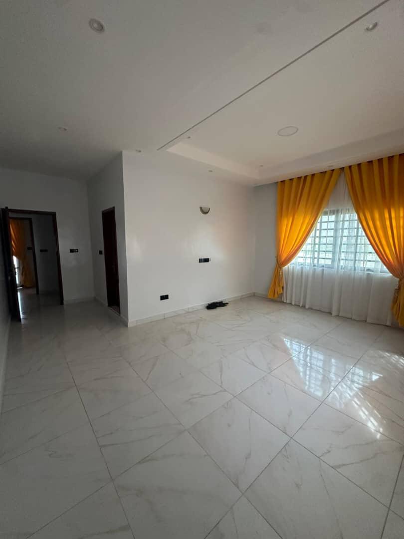 VILLA DUPLEX DE 6 CHAMBRES ET SALON SANITAIRES AVEC PISCINE À LOUER, CEN-SAD - LE BERLIET-AKPAKPA - Image 16