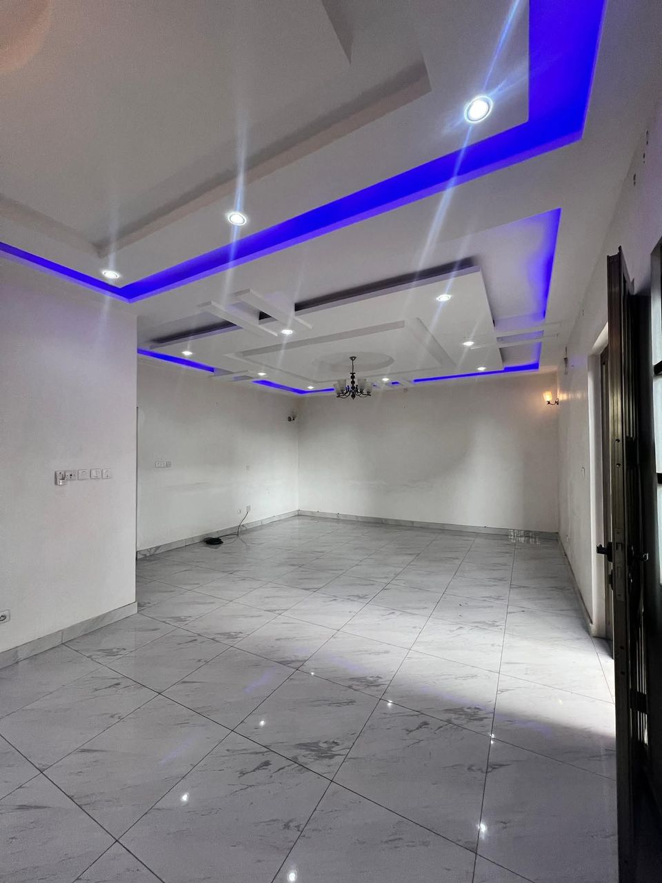 APPARTEMENT DE 2 CHAMBRES ET SALON SANITAIRES À LOUER, PHARMACIE FIFAMÈ - ADJAGBO - AKASSATO - Image 2