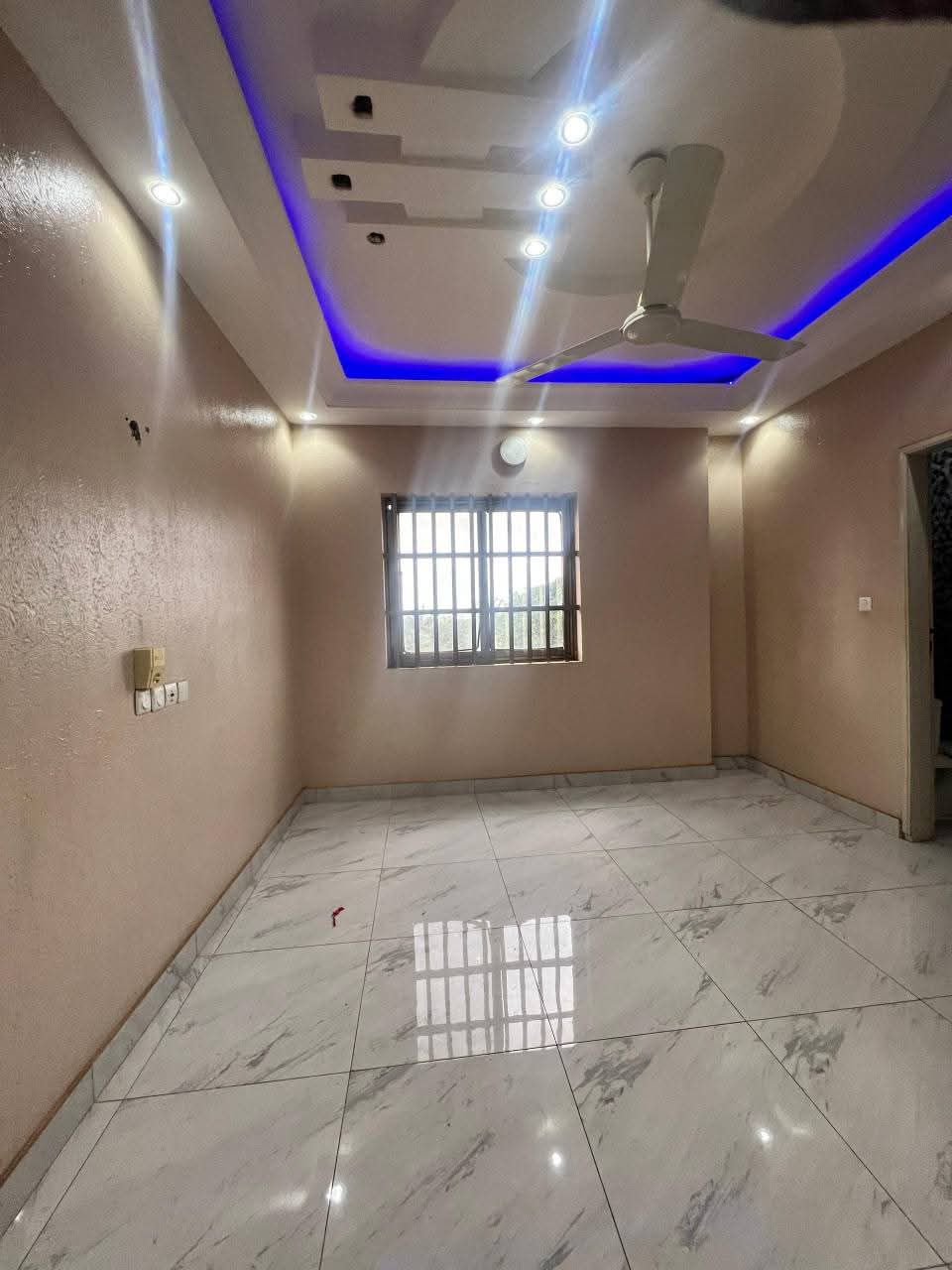 APPARTEMENT DE 2 CHAMBRES ET SALON SANITAIRES À LOUER, PHARMACIE FIFAMÈ - ADJAGBO - AKASSATO - Image 6