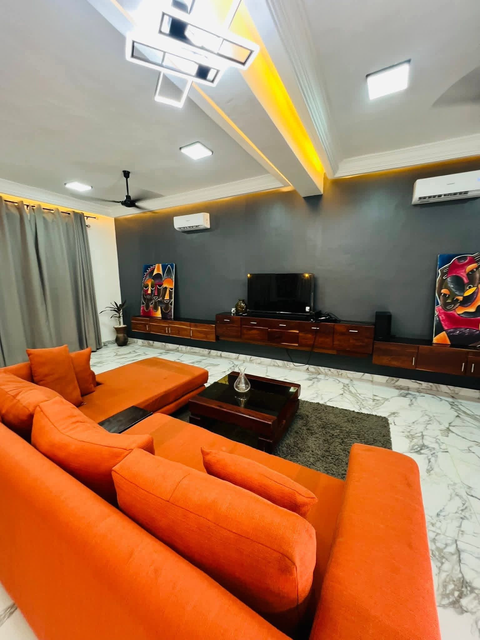 VILLA DALLÉE MEUBLÉE DE 3 CHAMBRES ET SALON SANITAIRES À VENDRE, ZOUNDJA - TIBI-LIBI - CALAVI - Image 2