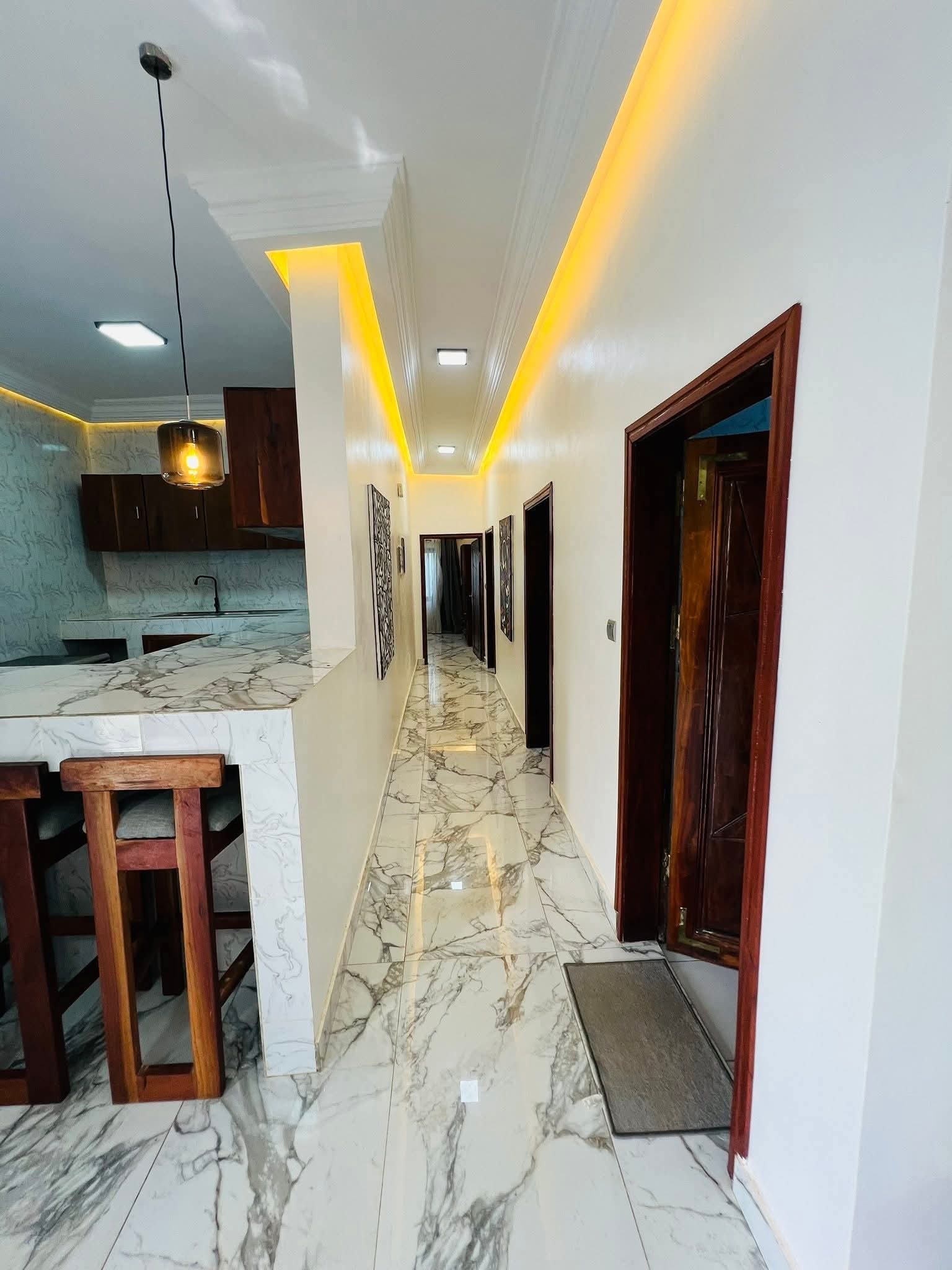 VILLA DALLÉE MEUBLÉE DE 3 CHAMBRES ET SALON SANITAIRES À VENDRE, ZOUNDJA - TIBI-LIBI - CALAVI - Image 6