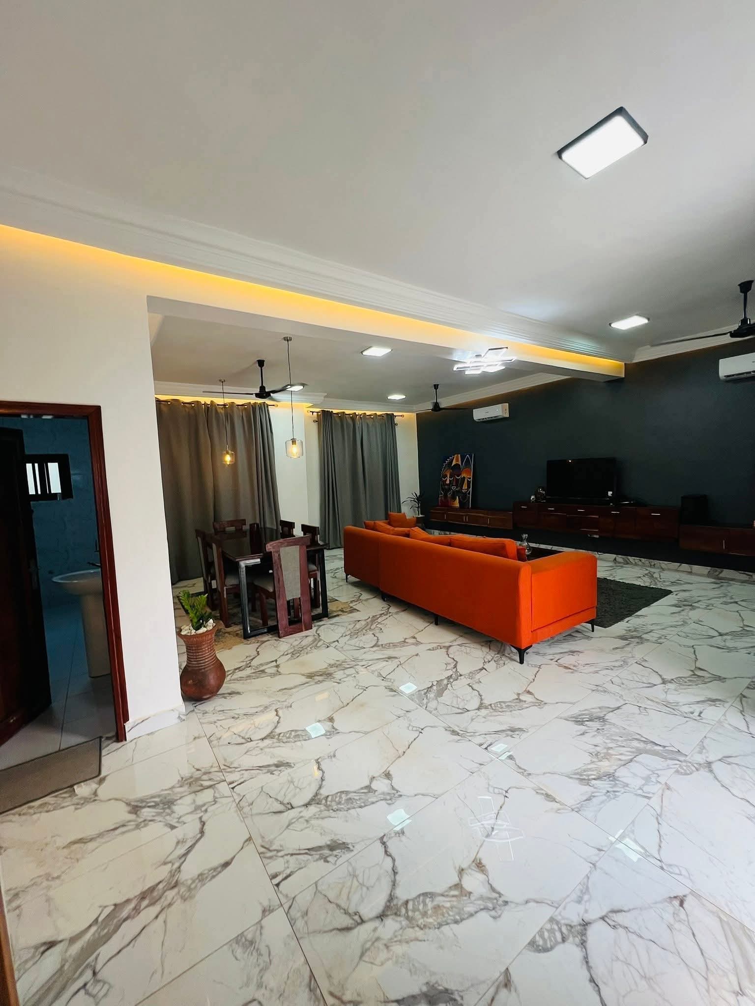 VILLA DALLÉE MEUBLÉE DE 3 CHAMBRES ET SALON SANITAIRES À VENDRE, ZOUNDJA - TIBI-LIBI - CALAVI - Image 7