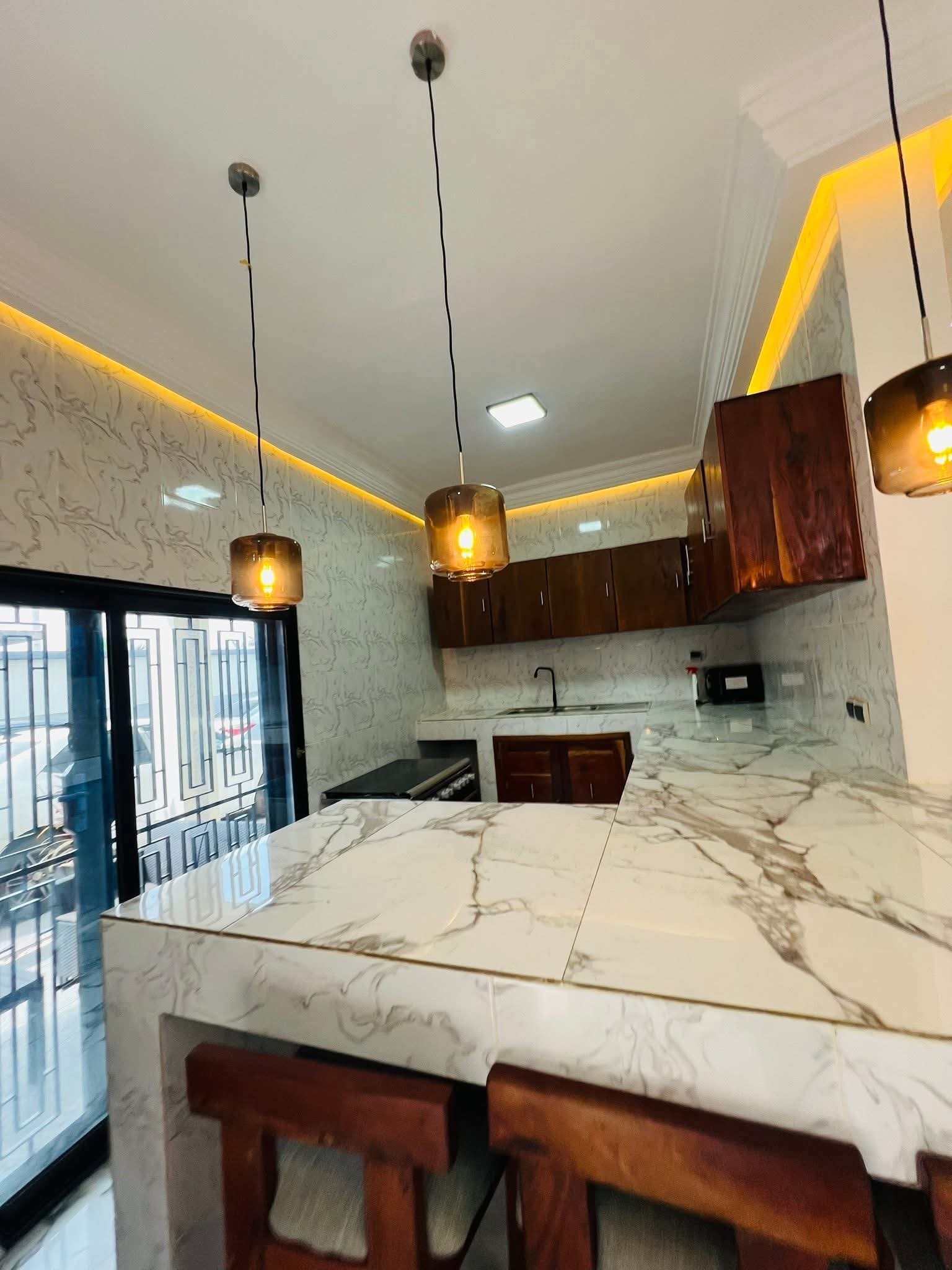 VILLA DALLÉE MEUBLÉE DE 3 CHAMBRES ET SALON SANITAIRES À VENDRE, ZOUNDJA - TIBI-LIBI - CALAVI - Image 8