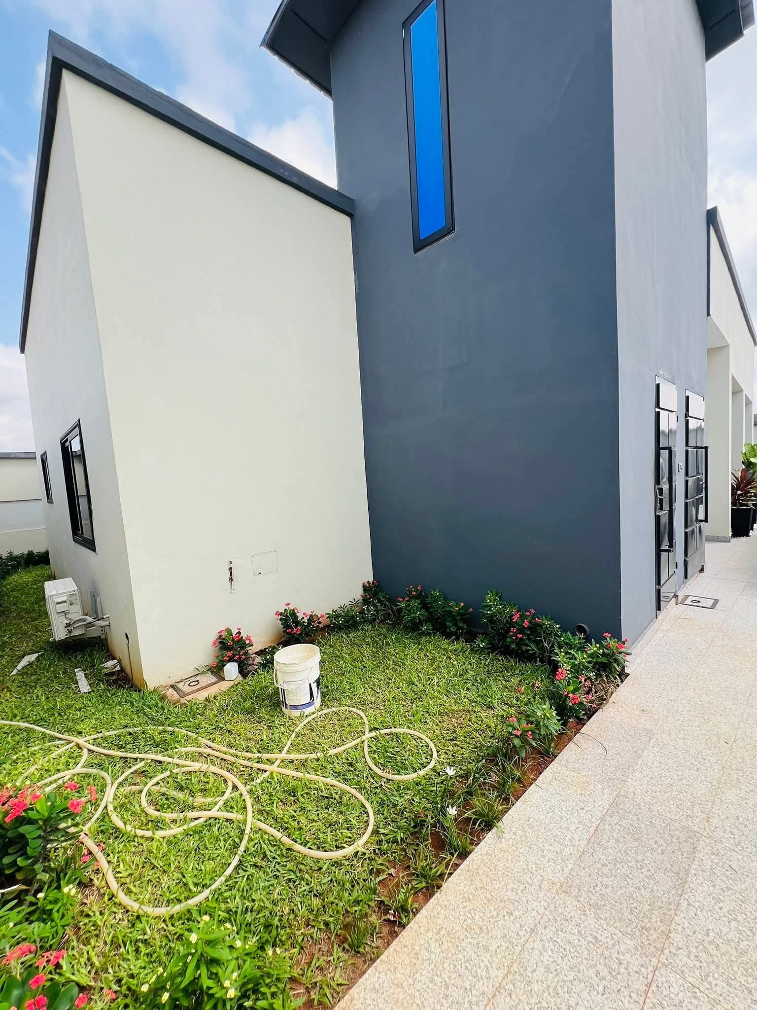 VILLA DALLÉE MEUBLÉE DE 3 CHAMBRES ET SALON SANITAIRES À VENDRE, ZOUNDJA - TIBI-LIBI - CALAVI - Image 9