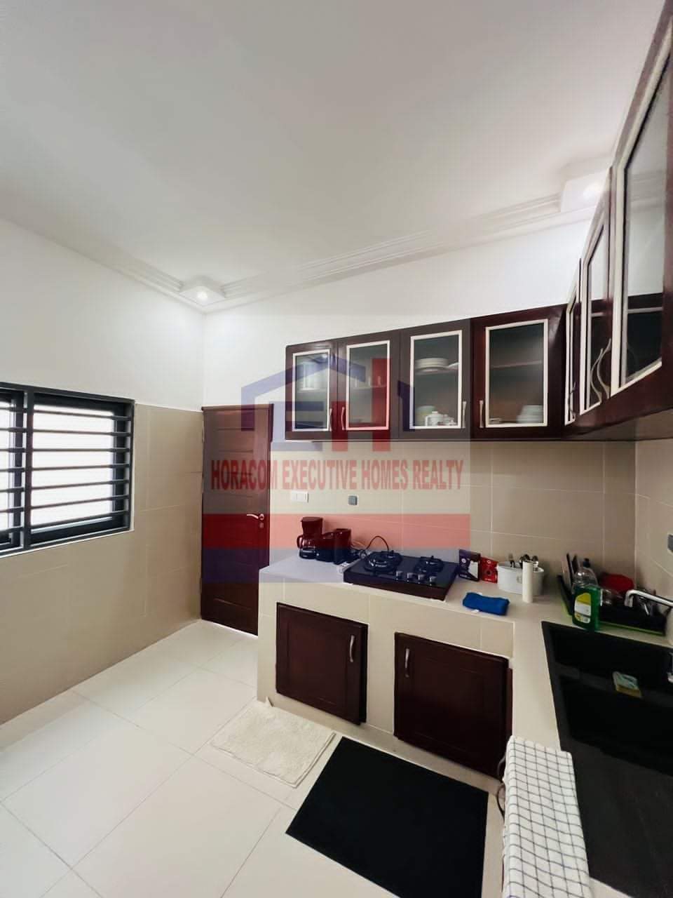 VILLA MEUBLÉE DE 3 CHAMBRES ET SALON SANITAIRES À LOUER, ST DANIEL - ÉGLISE STE THÉRÈSE, GODOMEY - Image 3