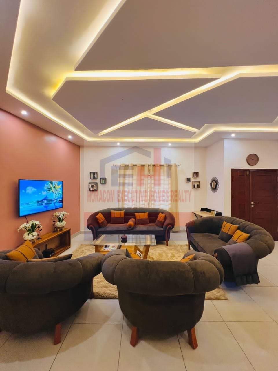 VILLA MEUBLÉE DE 3 CHAMBRES ET SALON SANITAIRES À LOUER, ST DANIEL - ÉGLISE STE THÉRÈSE, GODOMEY - Image 4