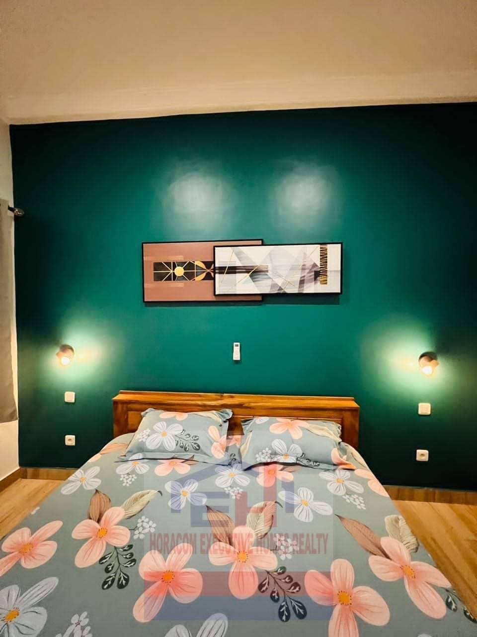 VILLA MEUBLÉE DE 3 CHAMBRES ET SALON SANITAIRES À LOUER, ST DANIEL - ÉGLISE STE THÉRÈSE, GODOMEY - Image 5