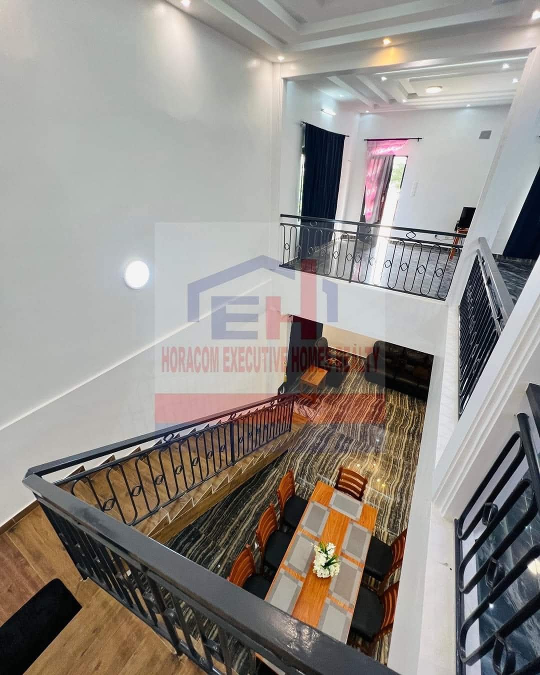 VILLA DUPLEX MEUBLÉE DE 4 CHAMBRES & 2 SALONS SANITAIRES À LOUER, ARCONVILLE - CHIC - CALAVI