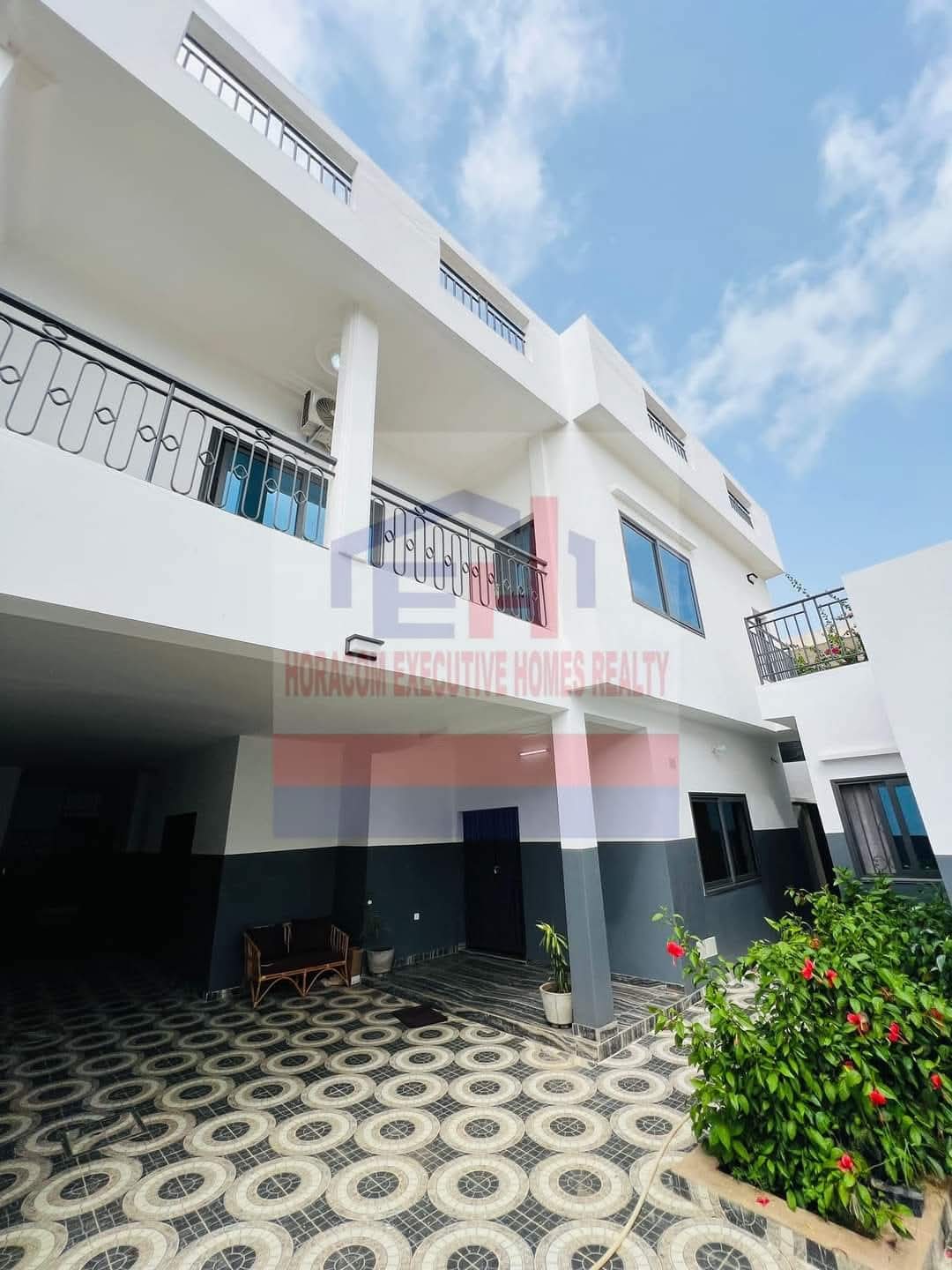 VILLA DUPLEX MEUBLÉE DE 4 CHAMBRES & 2 SALONS SANITAIRES À LOUER, ARCONVILLE - CHIC - CALAVI - Image 2