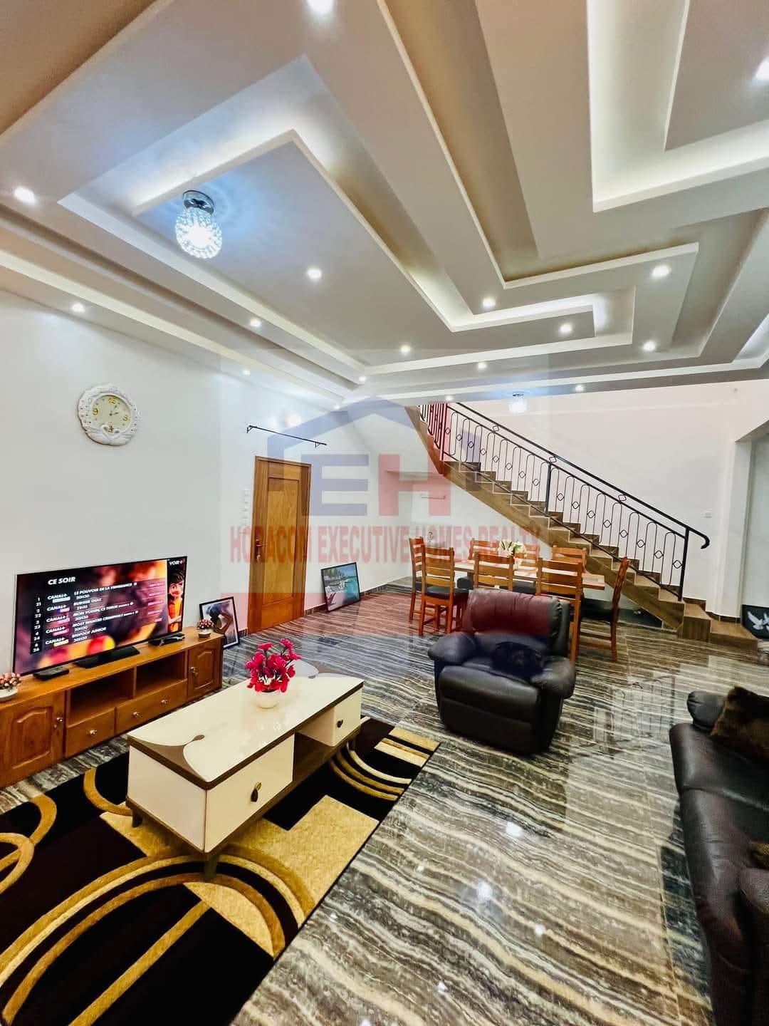 VILLA DUPLEX MEUBLÉE DE 4 CHAMBRES & 2 SALONS SANITAIRES À LOUER, ARCONVILLE - CHIC - CALAVI - Image 3