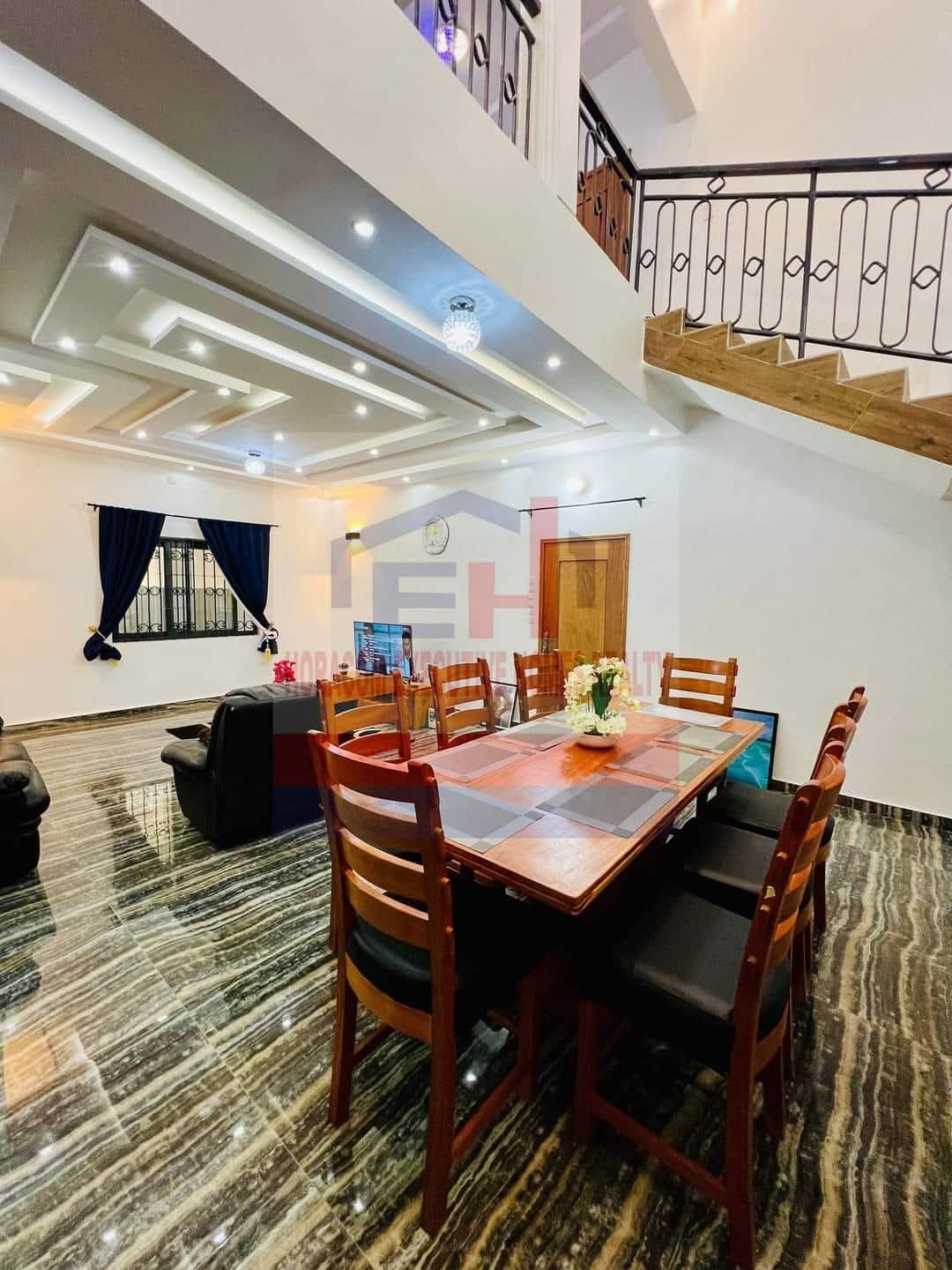 VILLA DUPLEX MEUBLÉE DE 4 CHAMBRES & 2 SALONS SANITAIRES À LOUER, ARCONVILLE - CHIC - CALAVI - Image 6