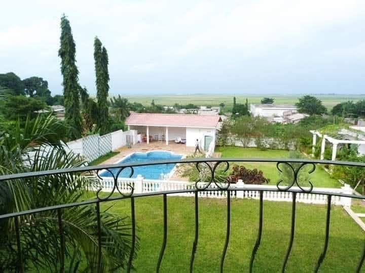 VILLA R+1 DE 5 CHAMBRES & 2 SALONS SANITAIRES À VENDRE, HOUÈKÈGBO - EREVAN - AKASSATO - CALAVI