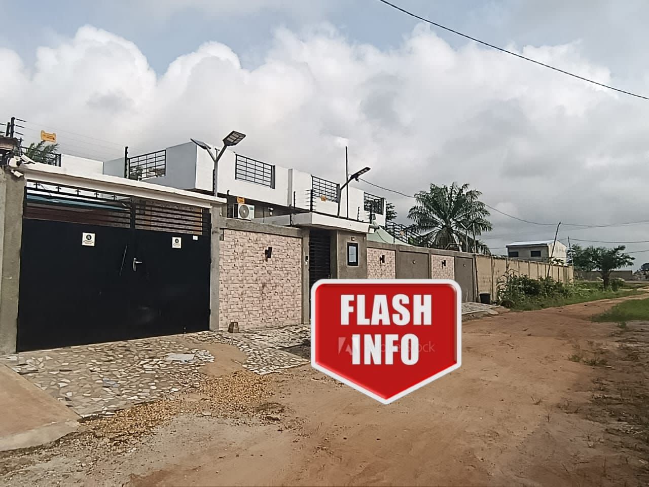 VILLA DE 3 CHAMBRES & SALON SANITAIRES À VENDRE, ADJARRA ADOVIÉ - TRONÇON DE PAHOU - TORI