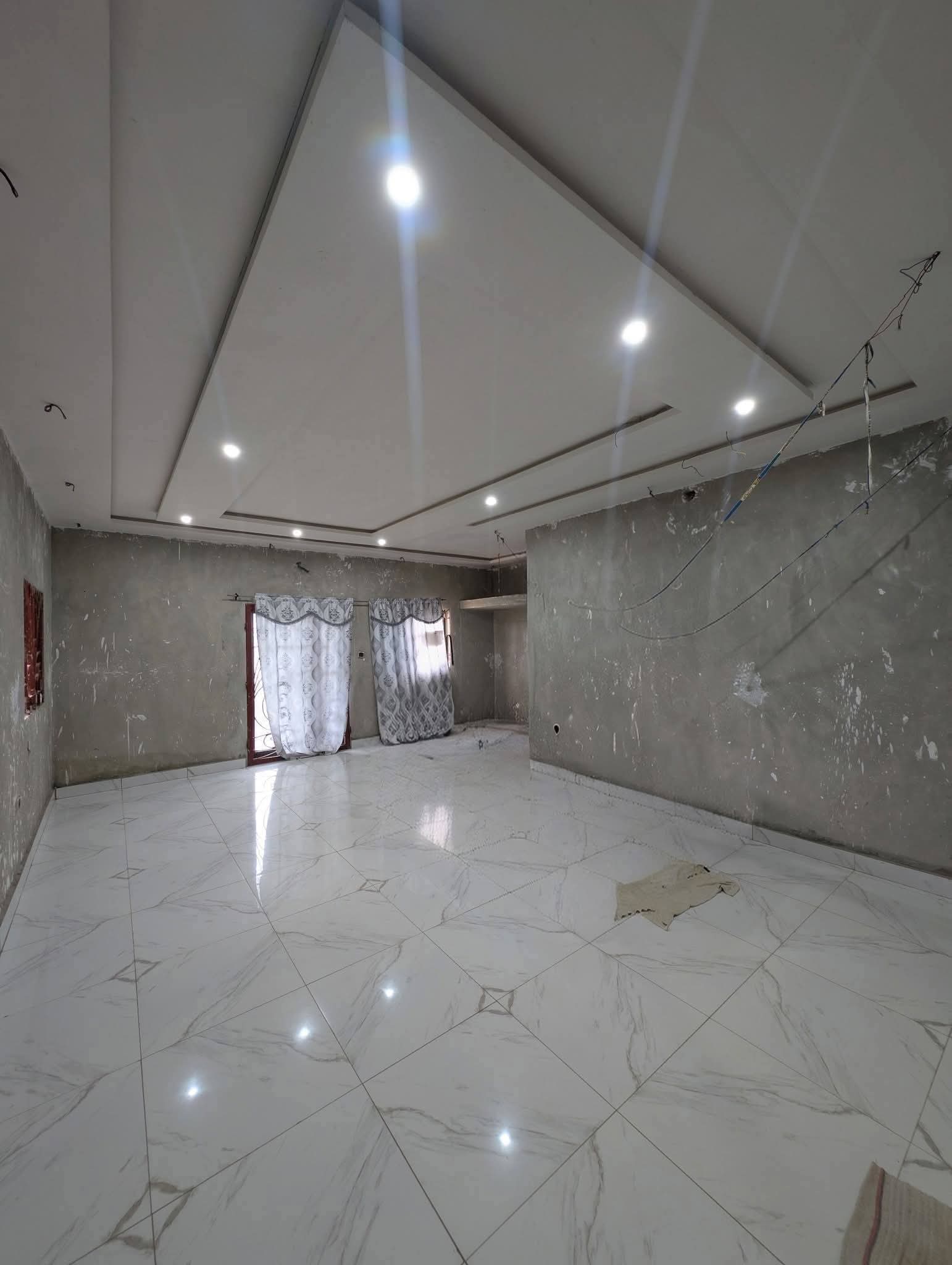 VILLA DUPLEX DE 4 CHAMBRES & 2 SALONS SANITAIRES À VENDRE, ZOPAH - LYCÉE TECHNIQUE - AKASSATO - Image 3