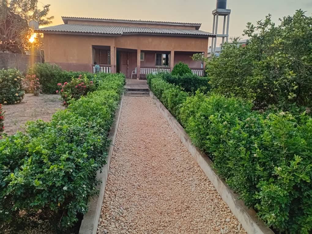 VILLA DE 2 CHAMBRES & SALON SANITAIRES À VENDRE, ZOCA - HÔPITAL INTERNATIONAL CHIC - CALAVI