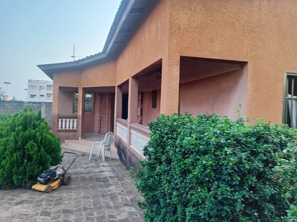 VILLA DE 2 CHAMBRES & SALON SANITAIRES À VENDRE, ZOCA - HÔPITAL INTERNATIONAL CHIC - CALAVI - Image 2