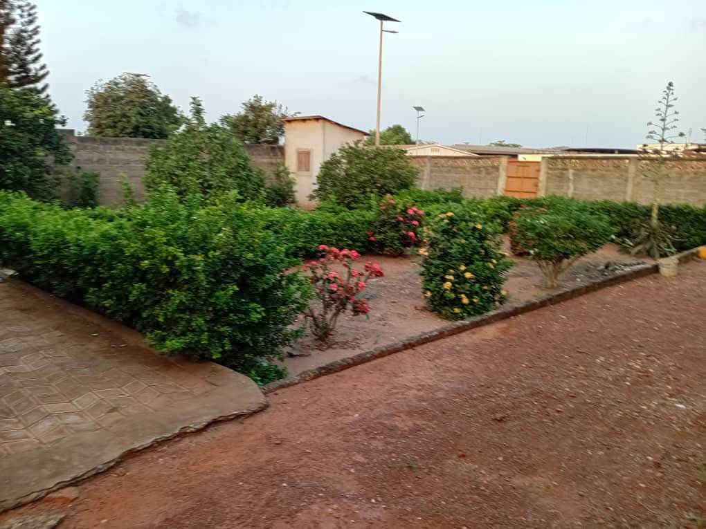 VILLA DE 2 CHAMBRES & SALON SANITAIRES À VENDRE, ZOCA - HÔPITAL INTERNATIONAL CHIC - CALAVI - Image 4