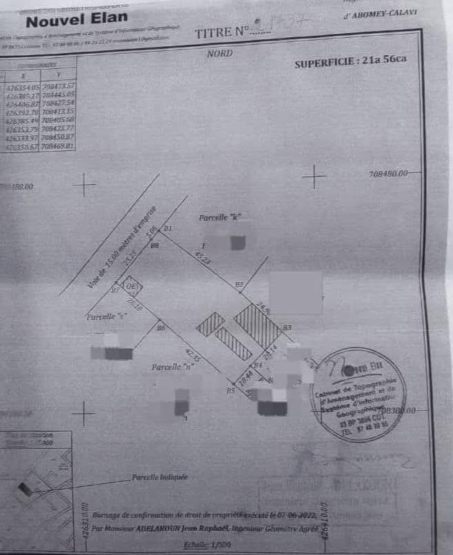 DOMAINE CLÔTURÉ DE 4 PARCELLES DÉJÀ LOTIES ET RECASÉES À VENDRE, STATION OCTAGONE - PHARMACIE IITA - CALAVI