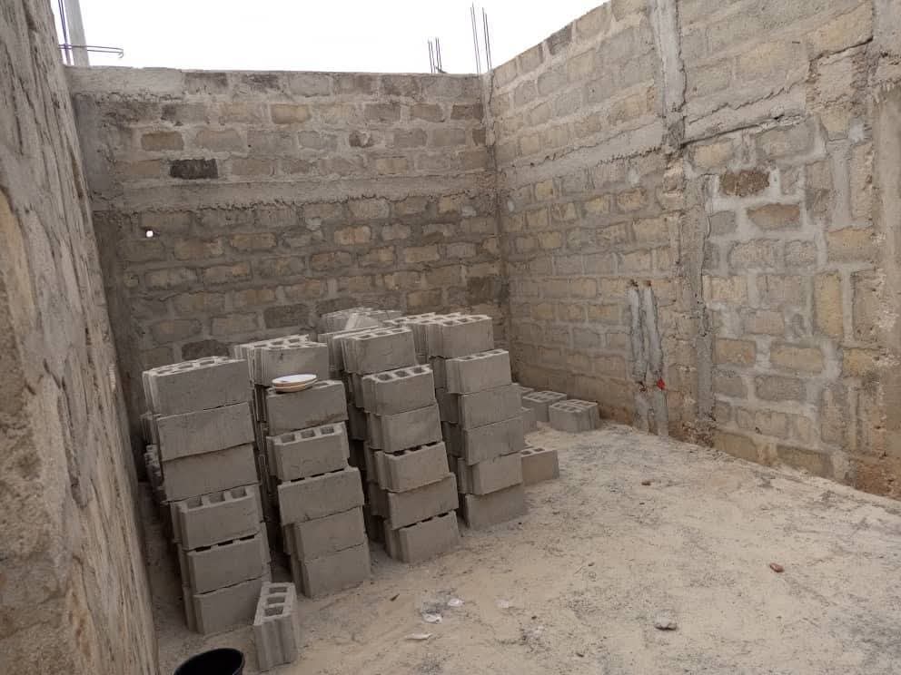 MAISON R+2 INACHEVÉE DE 3 CHAMBRES ET SALON SANITAIRES À VENDRE, TANGBO - ANAVIÉ - GDIZ - GLO-DJIGBÉ