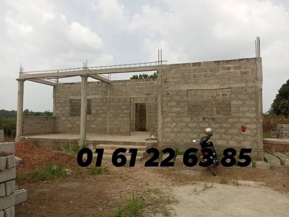 MAISON R+2 INACHEVÉE DE 3 CHAMBRES ET SALON SANITAIRES À VENDRE, TANGBO - ANAVIÉ - GDIZ - GLO-DJIGBÉ - Image 2