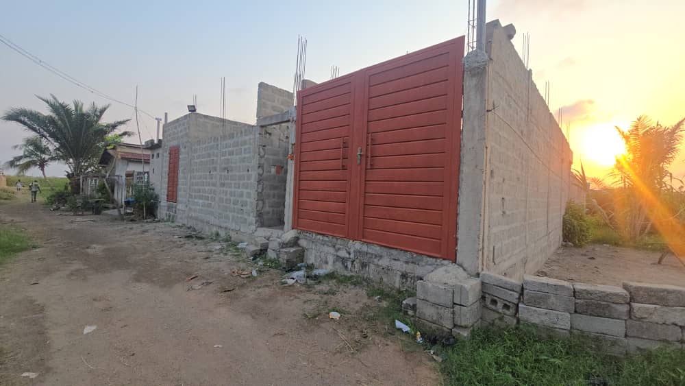 VILLA INACHEVÉE DE 3 CHAMBRES - SALON SANITAIRES À VENDRE, DÈKOUNGBÉ - GODOMEY - CALAVI