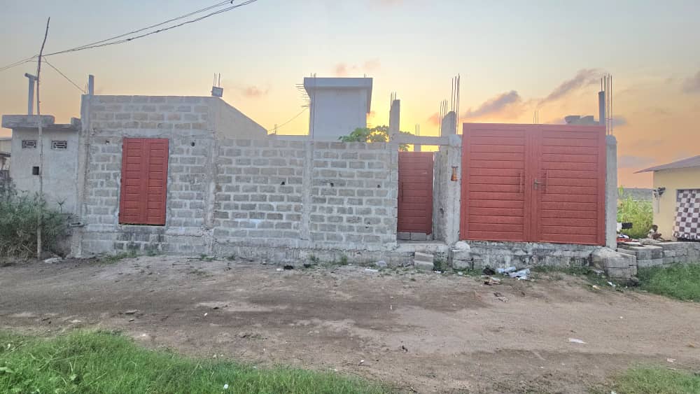 VILLA INACHEVÉE DE 3 CHAMBRES - SALON SANITAIRES À VENDRE, DÈKOUNGBÉ - GODOMEY - CALAVI - Image 2