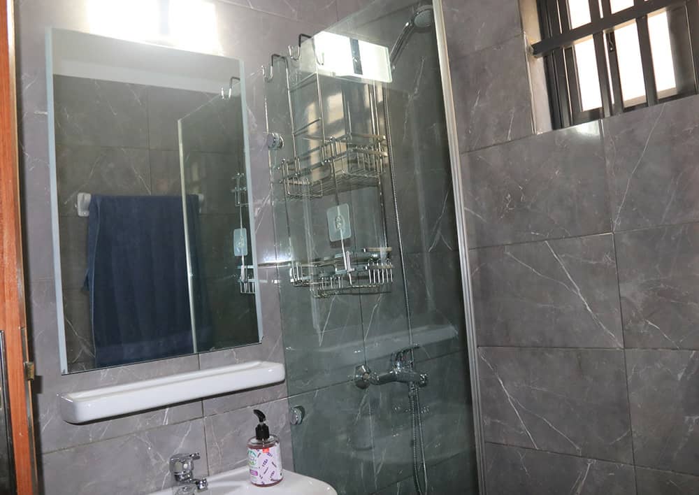 VILLA MEUBLÉE DE 4 CHAMBRES ET SALON SANITAIRES À LOUER, PK10 - SÈYIVÈ - PONT PÉAGE - SÈMÈ-KPODJI - Image 11