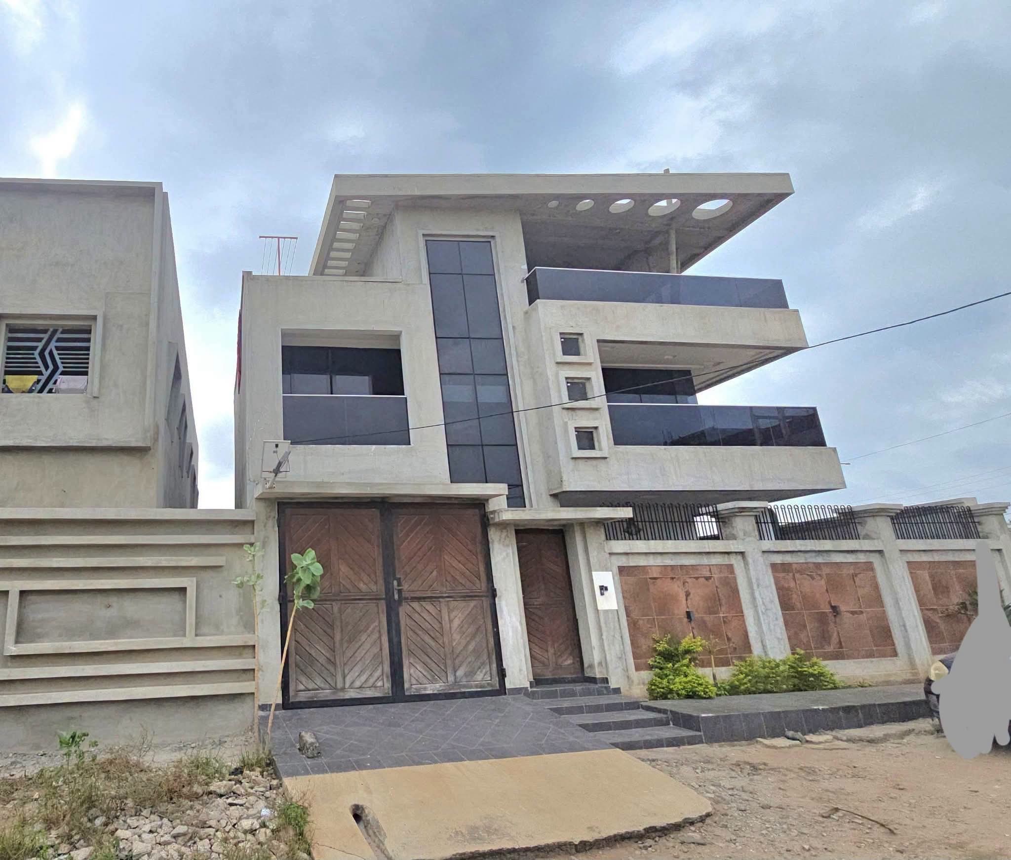 VILLA R+2 DE 4 CHAMBRES & 2 SALONS SANITAIRES À VENDRE, TOGBIN DAHO – HÔTEL CASA D'ITALIA - CALAVI