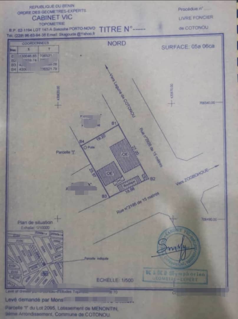 PARCELLE CLÔTURÉE EN ANGLE DE RUE DÉJÀ LOTIE ET RECASÉE À VENDRE, MARCHÉ MODERNE - COLLÈGE MARTIN LUTHER KING - MÈNONTIN - COTONOU